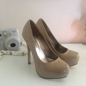 Beige heels from Steve Madden *rarely worn*
